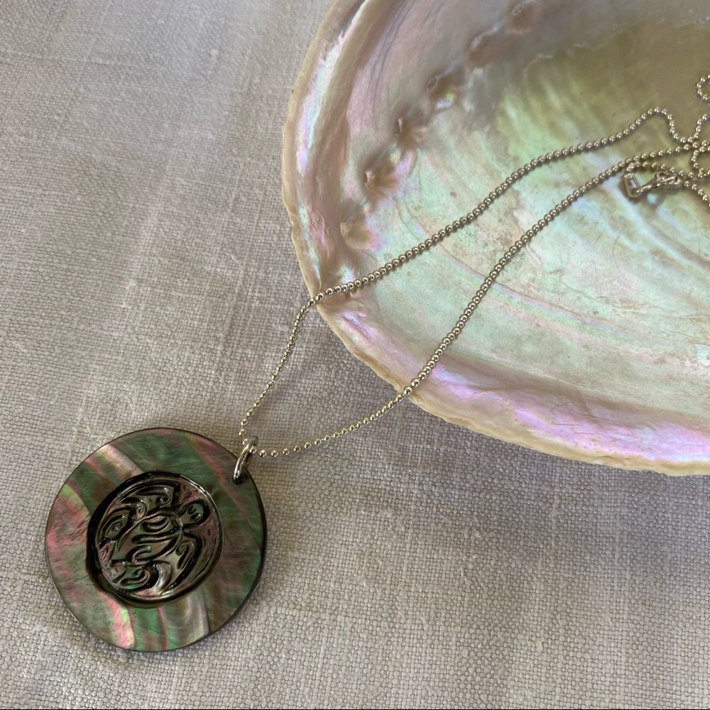 New Hawaiian Honu Turtle Carved Abalone Shell Pendant Sterling Silver Necklace